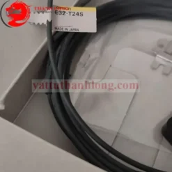 Cảm biến quang Omron E32-T24